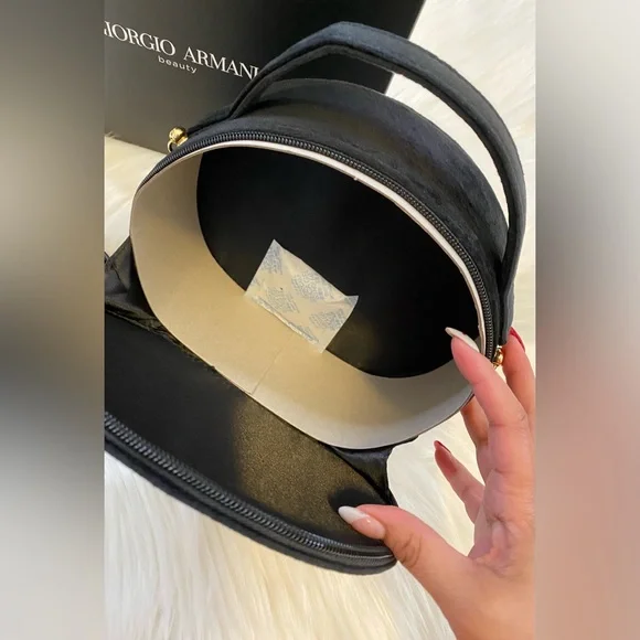 BNIB GIORGIO ARMANI Round Black Velvet Cosmetic Makeup Bag/Case - Picture 5 of 6